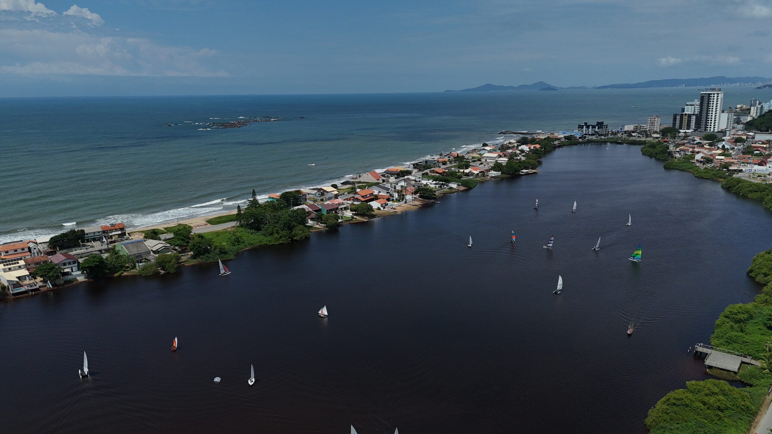 Regata de veleiros na laguna de Barra Velha SC